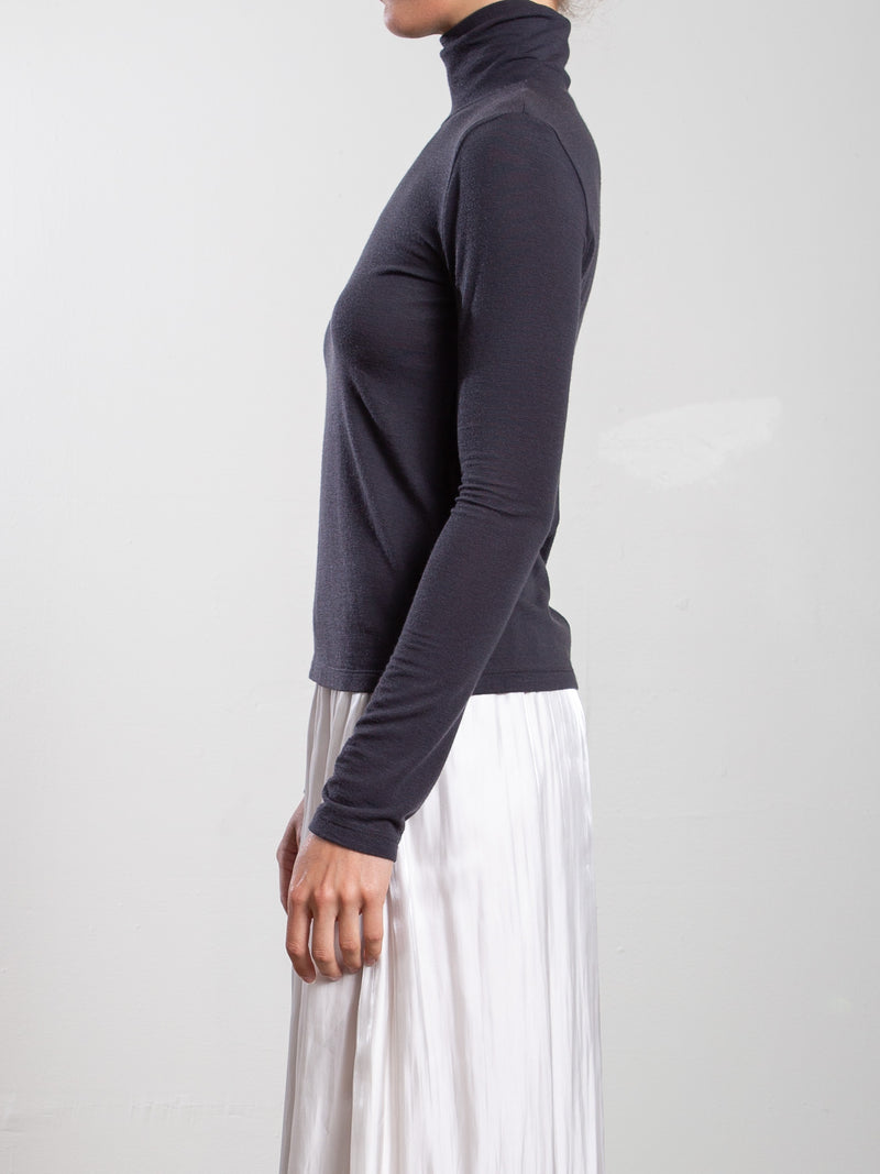 Shiloh Turtleneck in Cashmere Jersey - Carbon