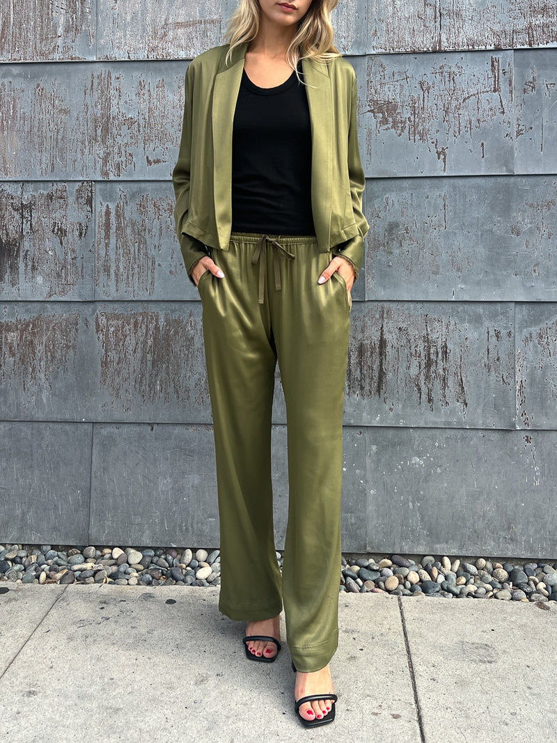 Sloane Mid-Rise Pant in Heirloom Satin - Olive