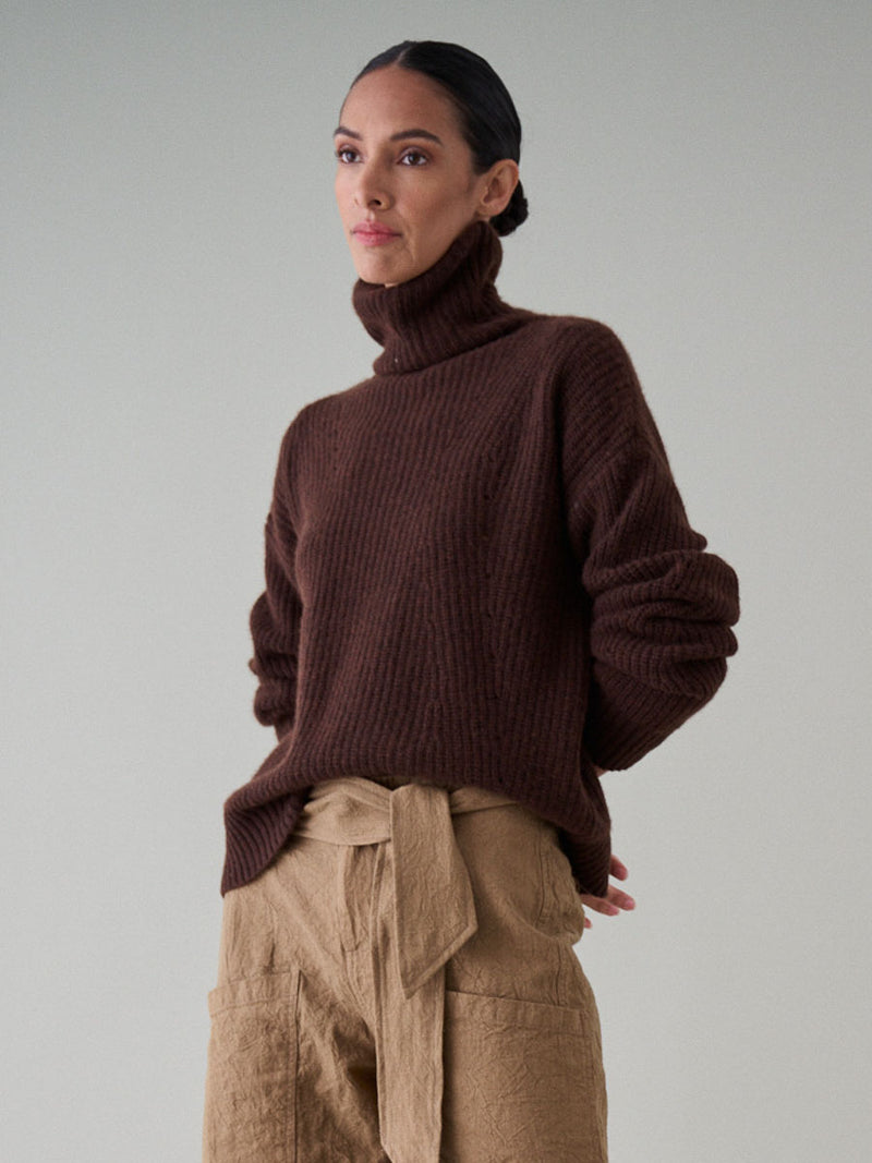 Nicole Turtleneck in Wool Cashmere - Americano